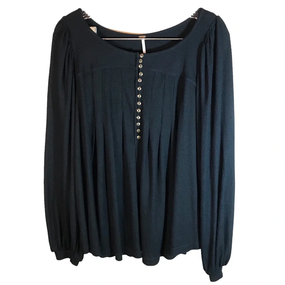Free people Devin textured knit blouse M black puff sleeve peasant babydoll